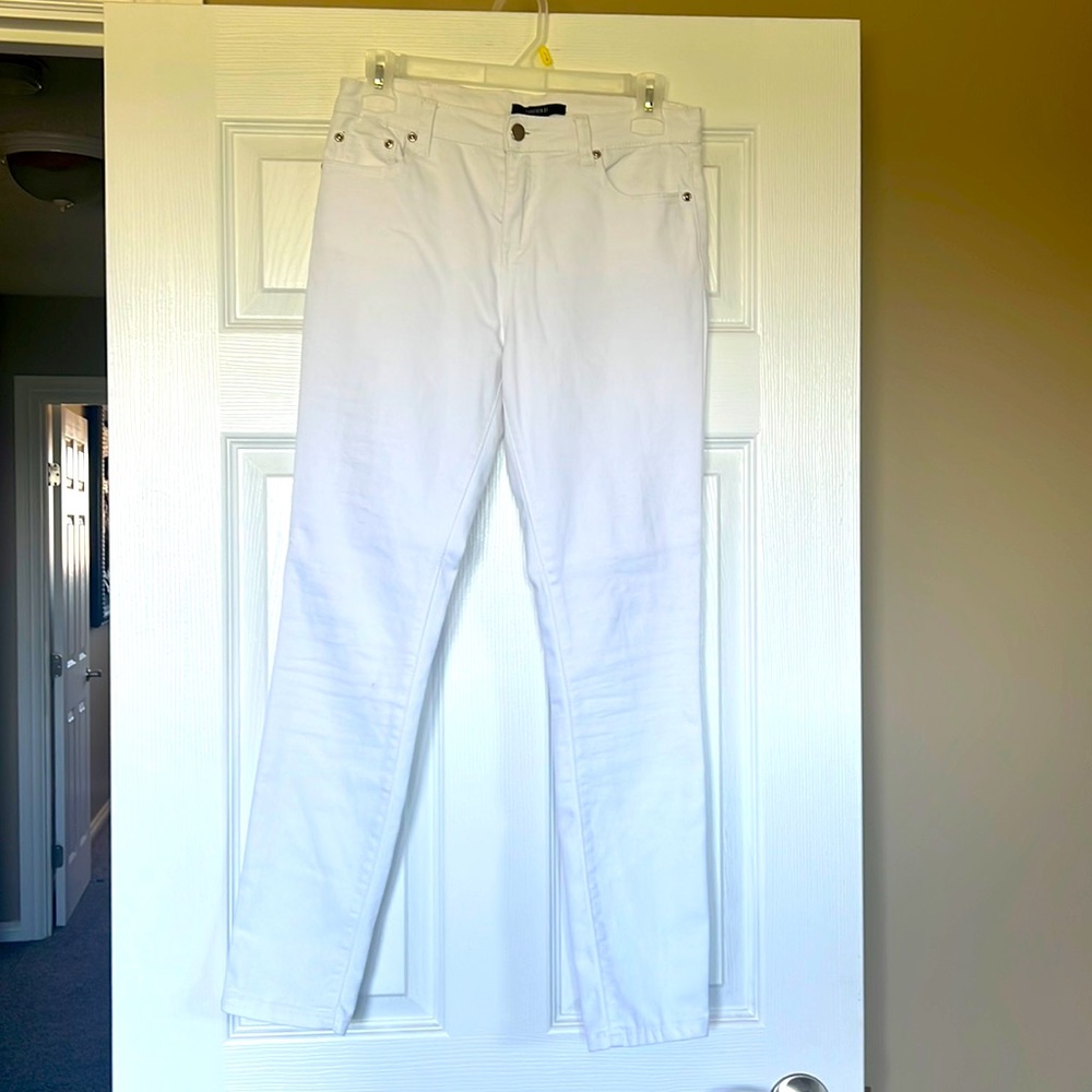 WHITE JEANS
